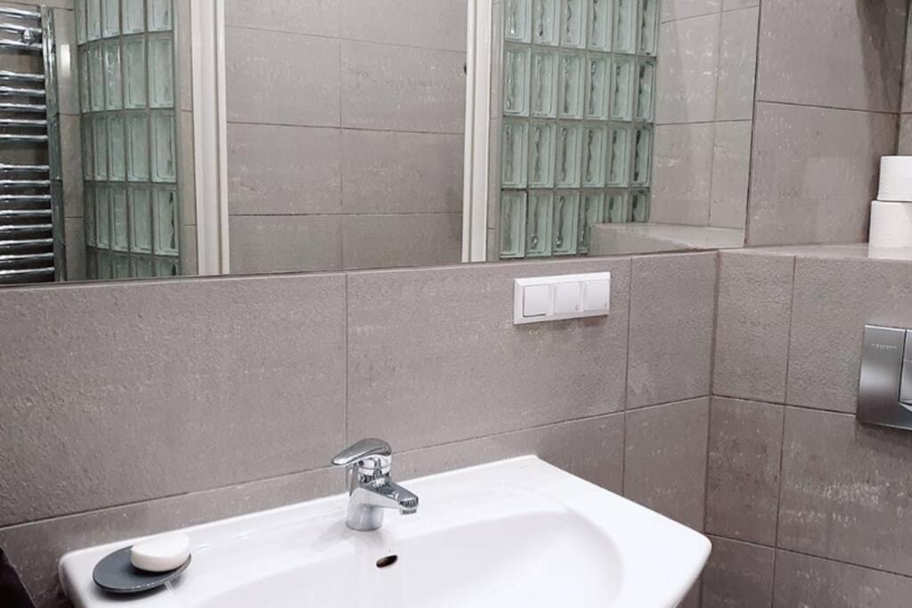 Bright&Comfy Apt -Few Min To Main Square Krakow Exterior photo
